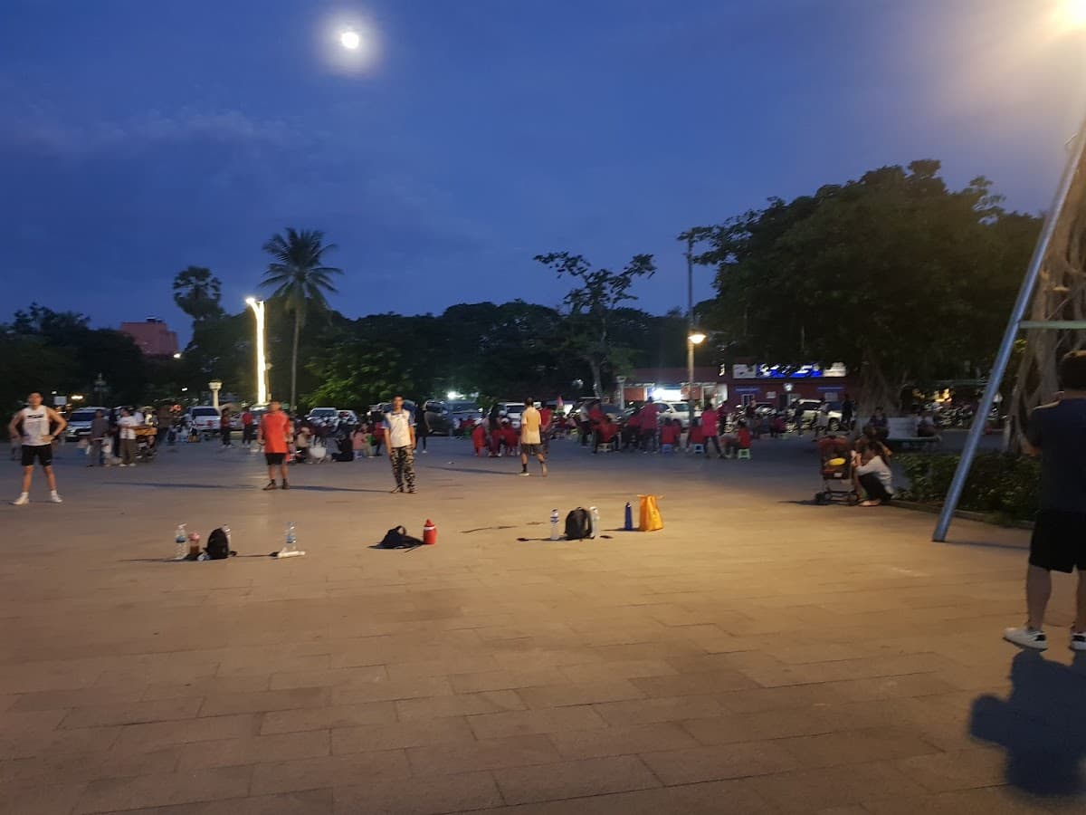 សួនច្បារហាត់ប្រាណព្រះរាជដំណាក់ — photo 1