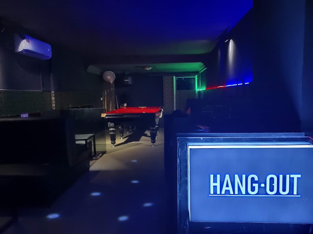 HANG-OUT — photo 1
