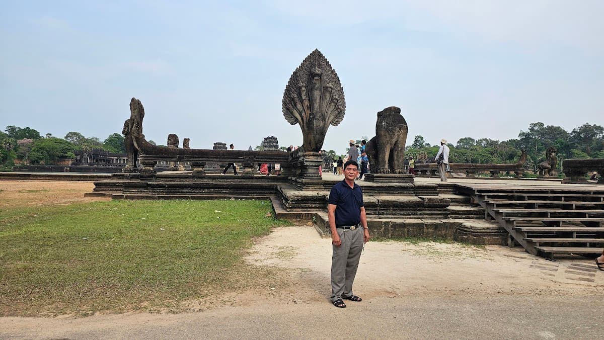 ឯកទេសព្យាបាលជំងឺផ្លូវចិត្ត កើត ផារី បណ្ឌិតវេជ្ជសាស្ត្រឯកទេសវិកលវិទ្យា Mental health clinic — photo 1