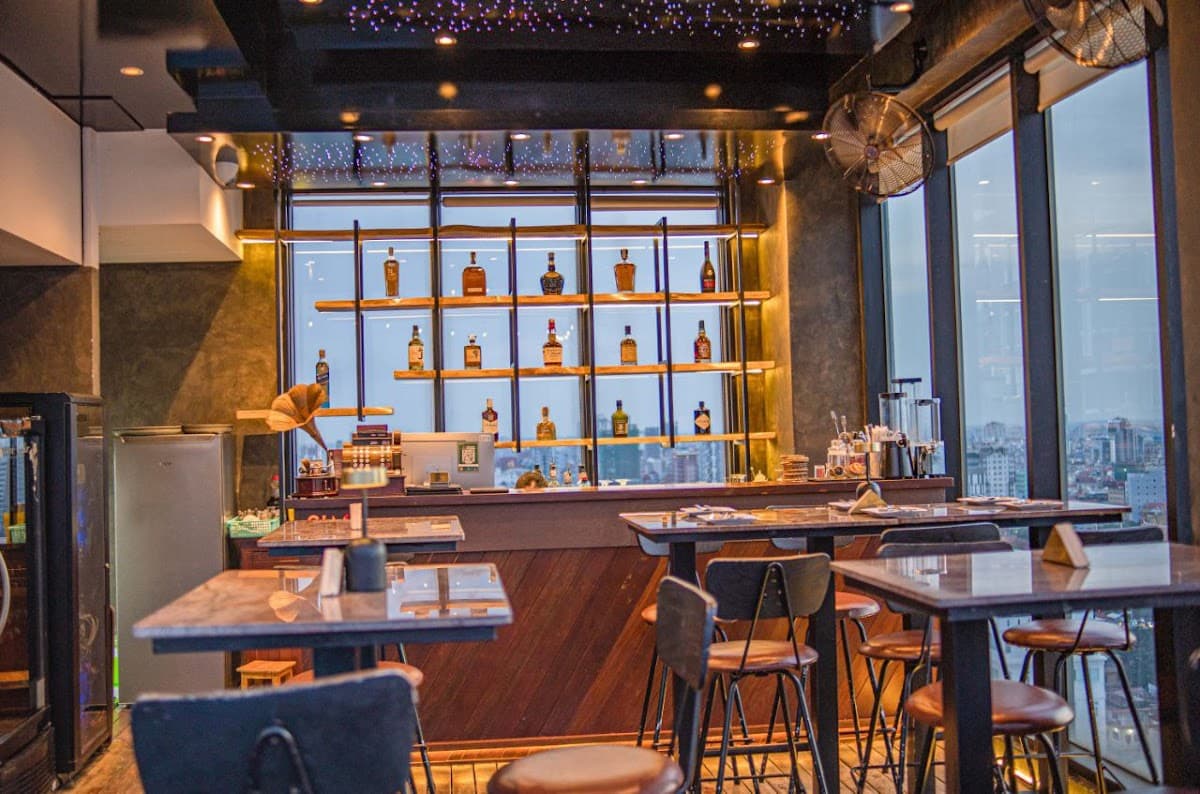 SIM skybar & pub — photo 1