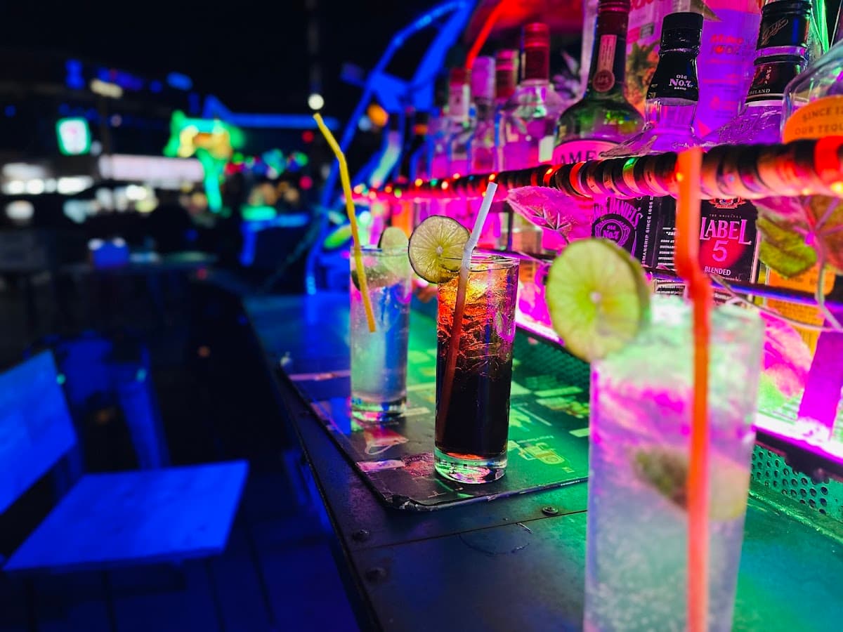The Blue Van Bar — photo 1