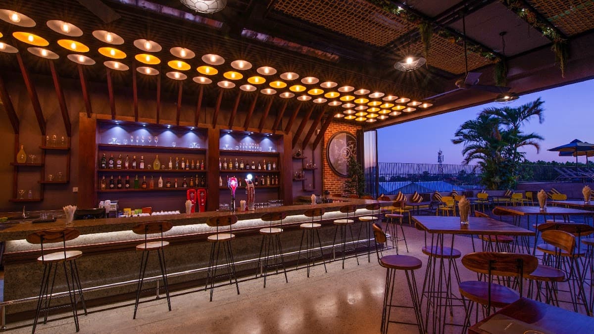 Akas Rooftop Sky Bar by The Twizt — photo 1