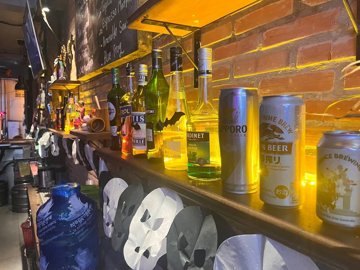 Ambar Cocktails & Karaoke Bar — photo 1