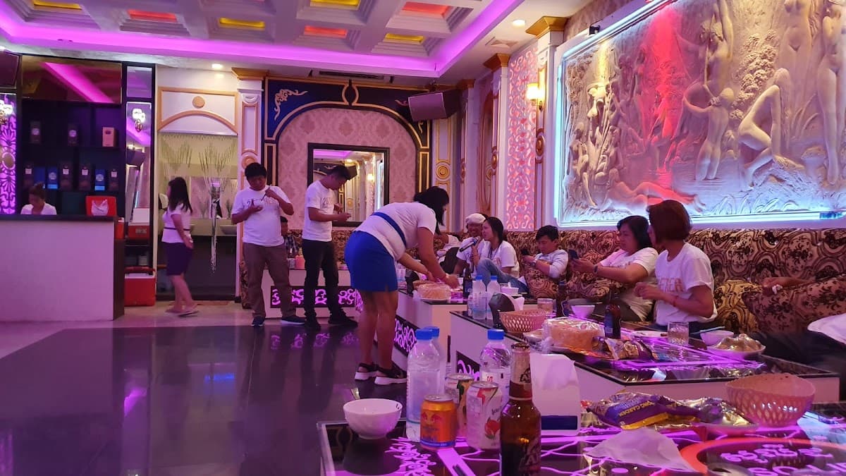 Bophareachtheany KTV Hotel & Sky bar — photo 1