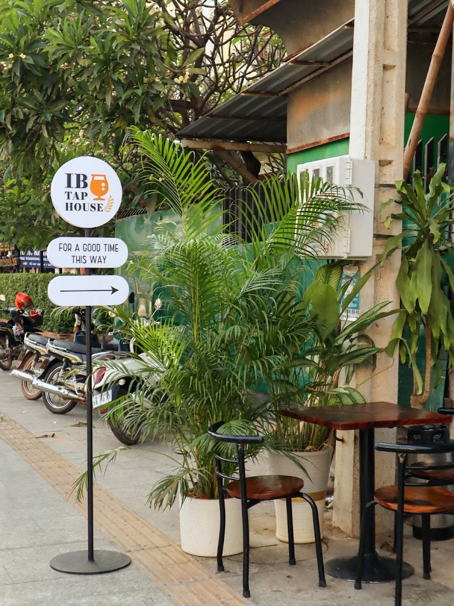 IB TAPHOUSE Craft Beer Siem Reap(Wat Bo Rd) — photo 1